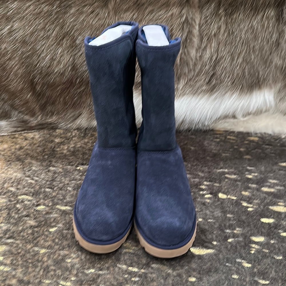 Amie UGG, Navy NWT